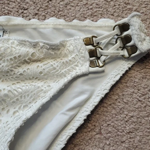 EUC Becca by Rebecca Virtue Bikini Bottoms 🌈 🌈 - Picture 2 of 6